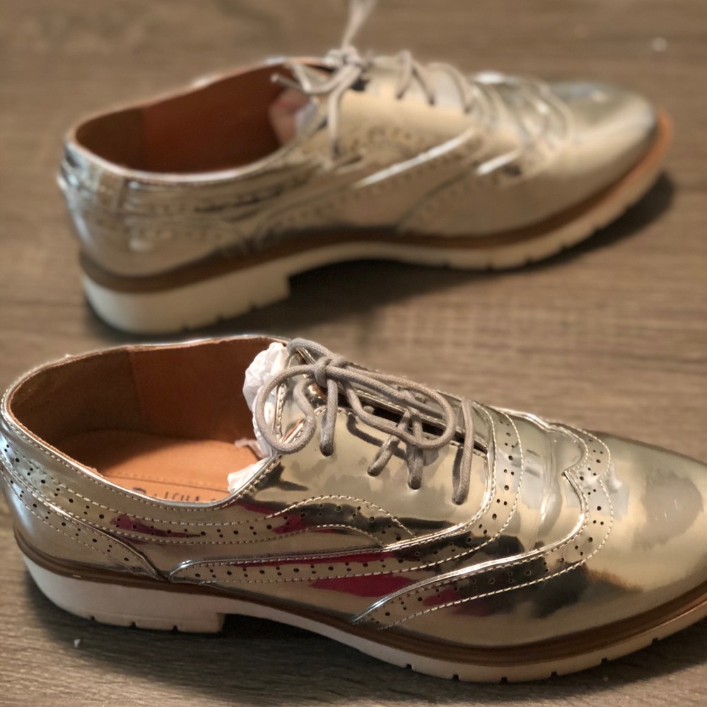 Woman’s oxfords shoes